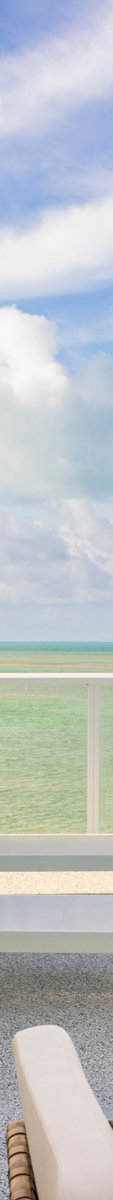 Detalles del balcón de la suite Three Waters en Islamorada