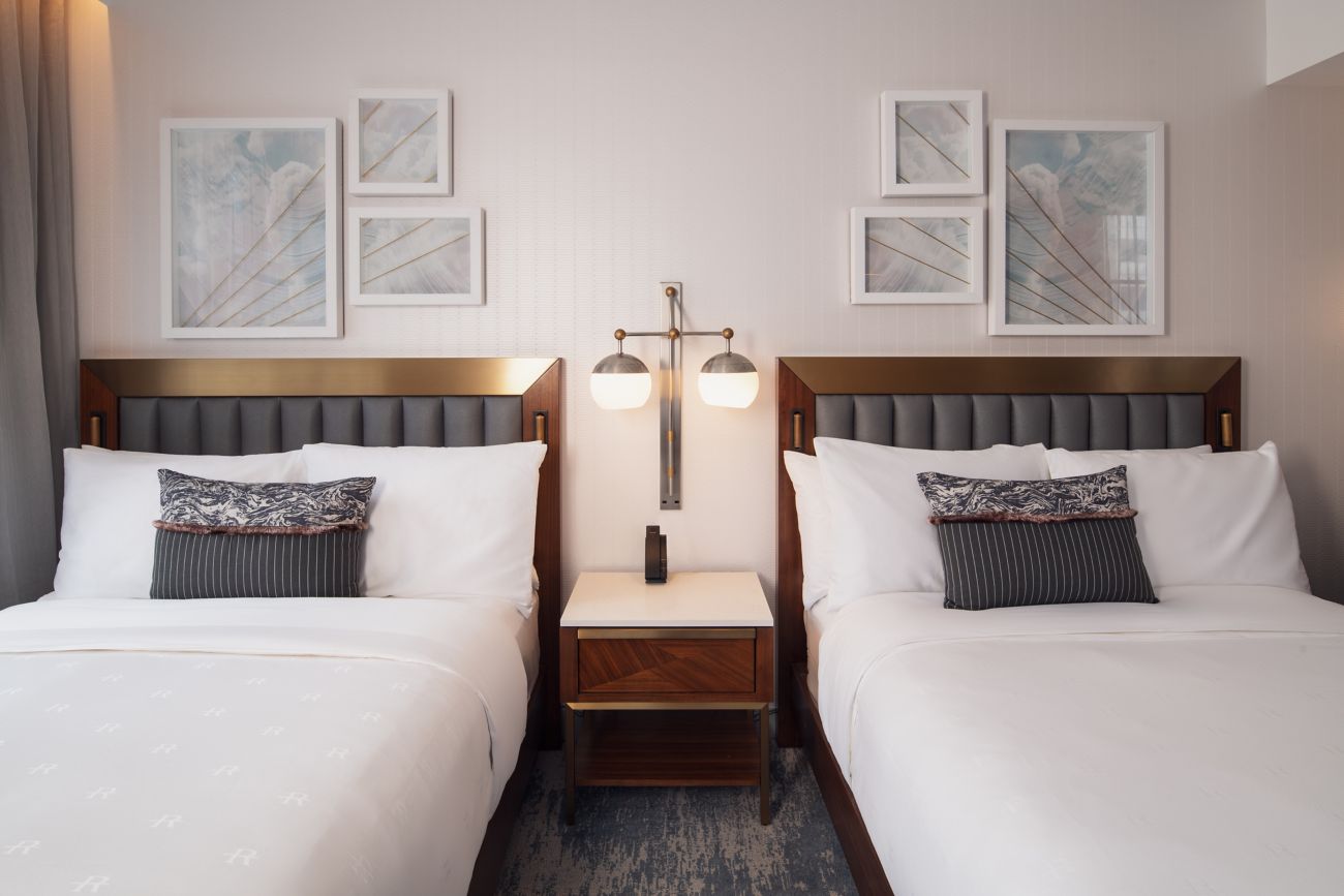 guest rooms with two queen-size beds.