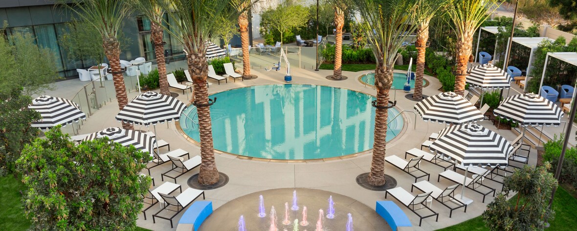 family friendly oasis pool