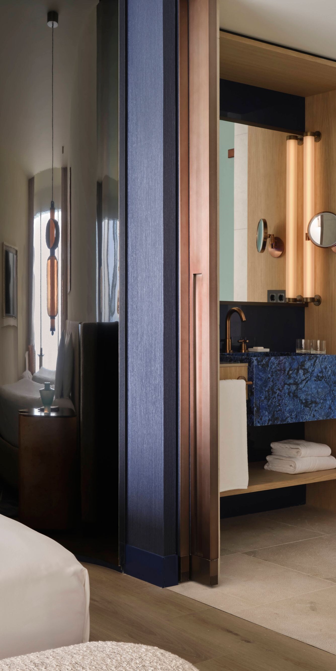 Premier Room Twin - Bathroom Sliding Doors