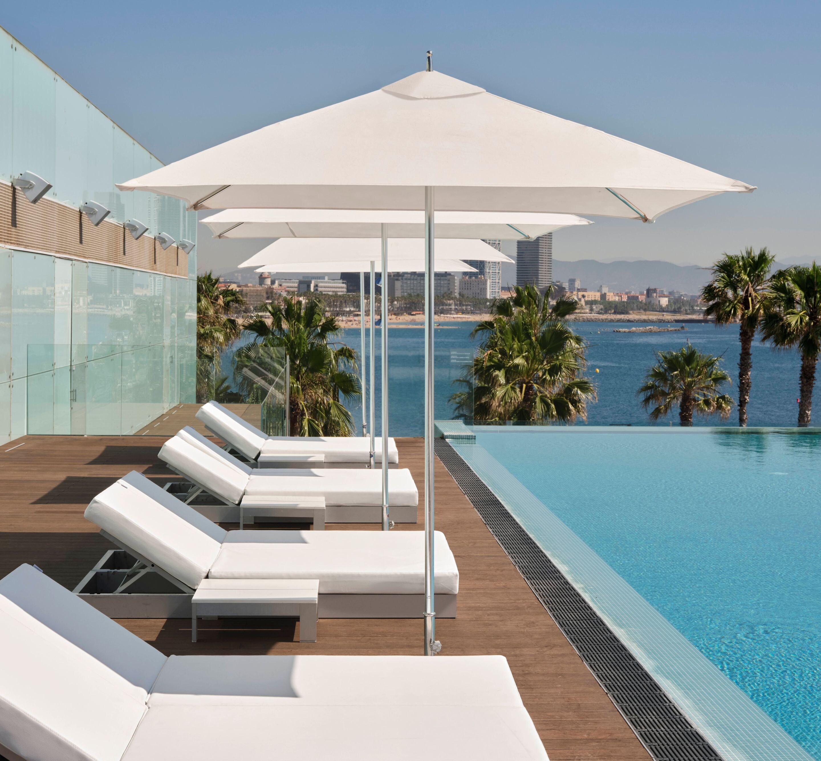Sun Deck - Panoramic sun loungers