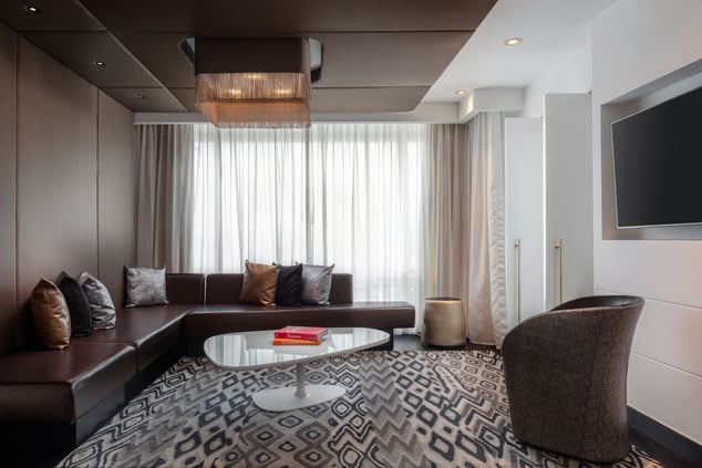 Suite, separate living room