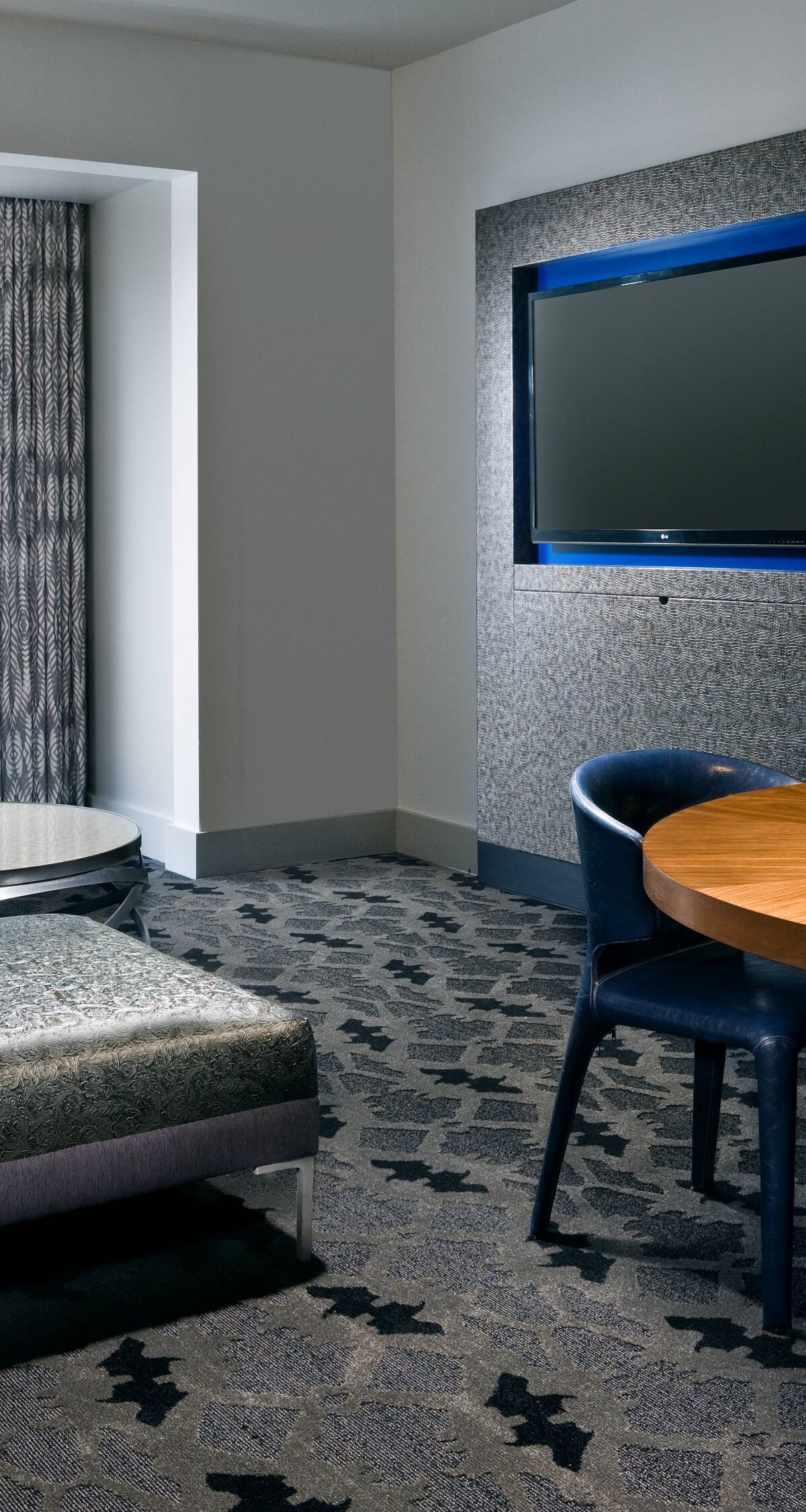 Deluxe King Suite Living Area