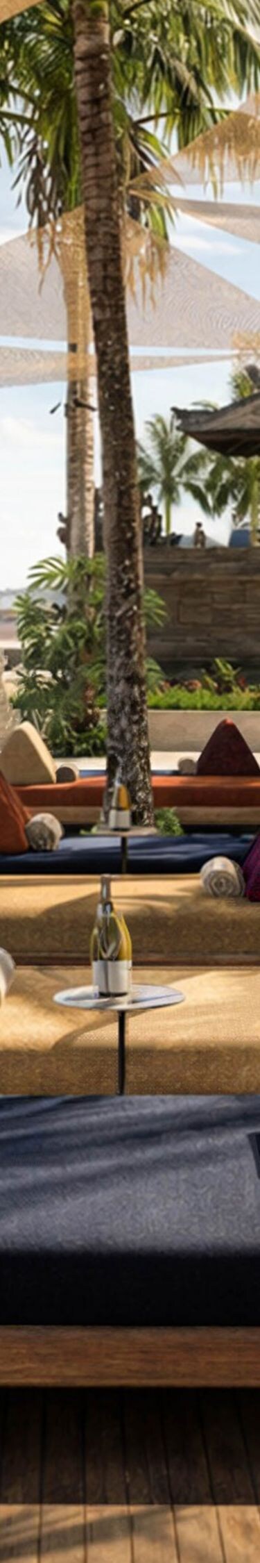 Alunê Signature Daybed facing Seminyak Beach