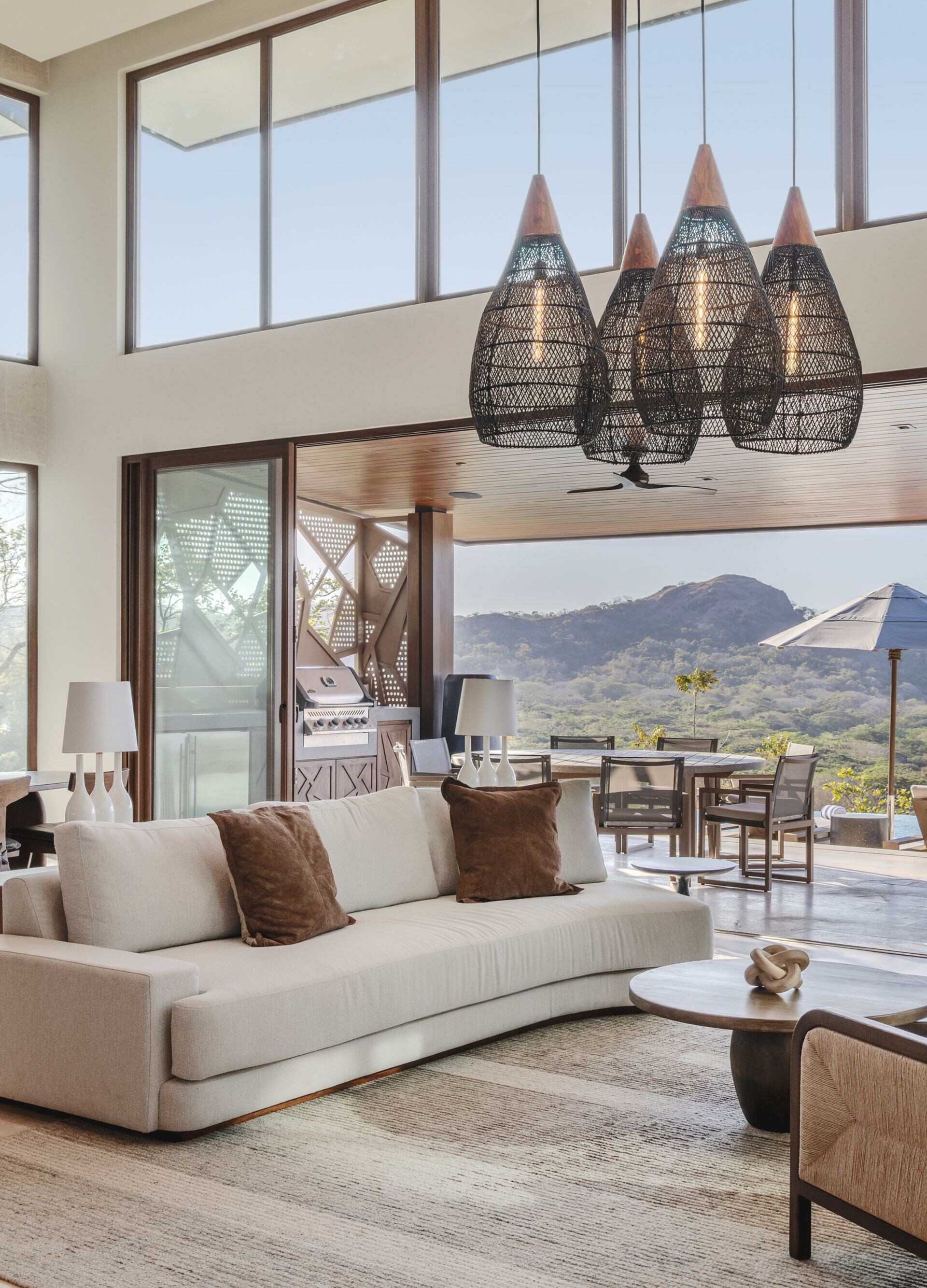 Sala de estar y mesa del comedor principal