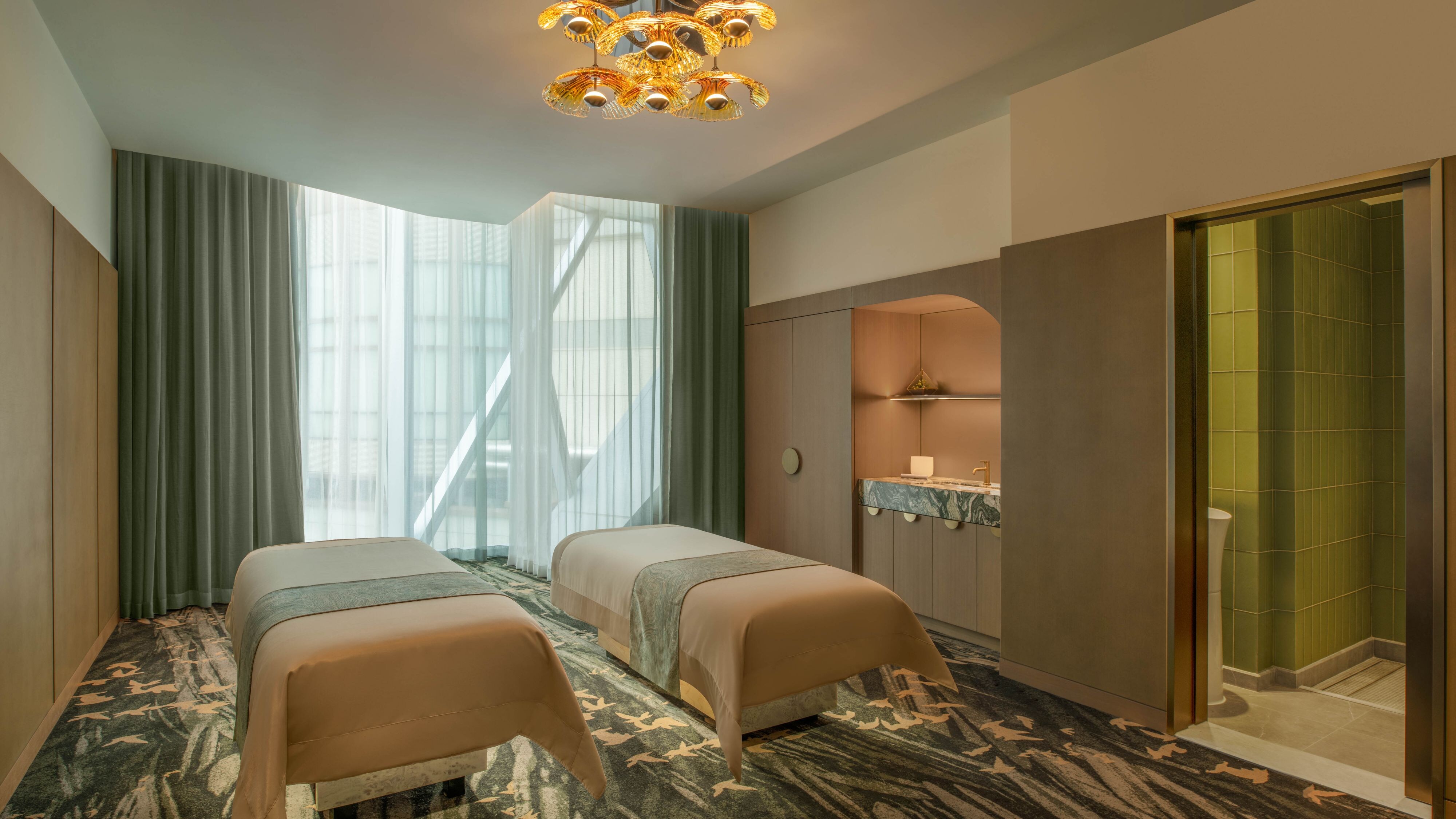 BODY & SUITE