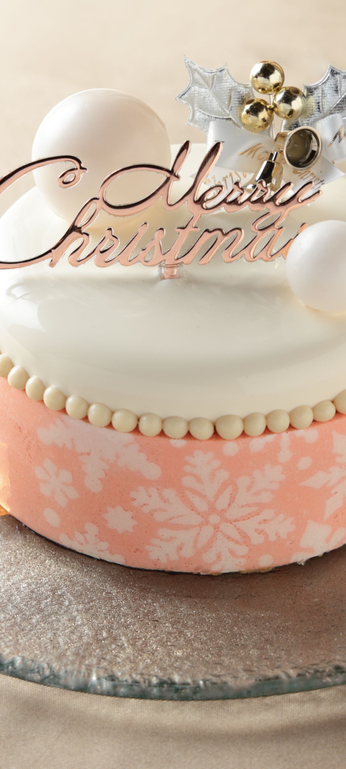 festive cake neige rosé