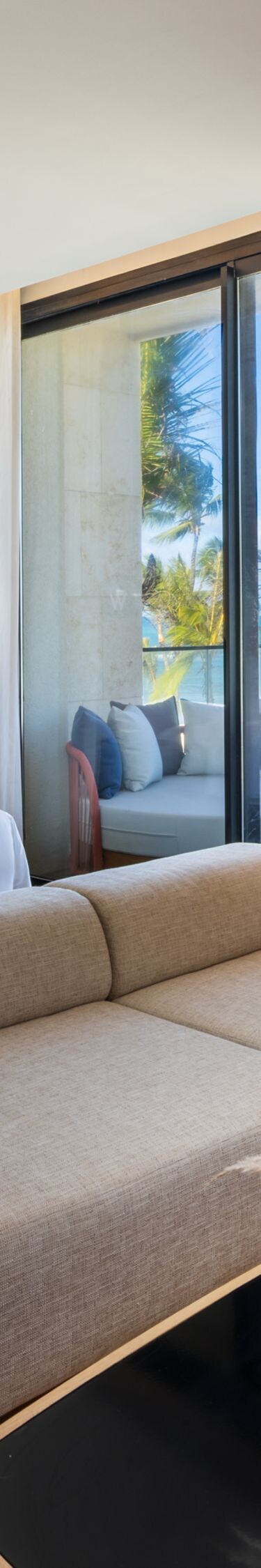 Dormitorio del penthouse Larimar con vista al mar