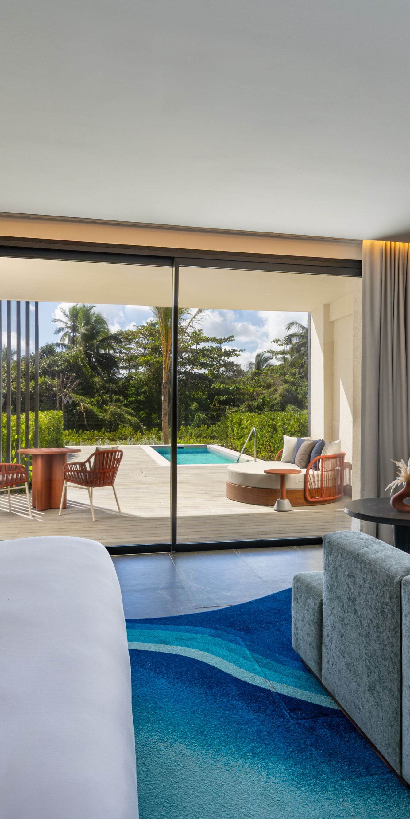 Piscina privada de la suite Supreme con vista al jardín