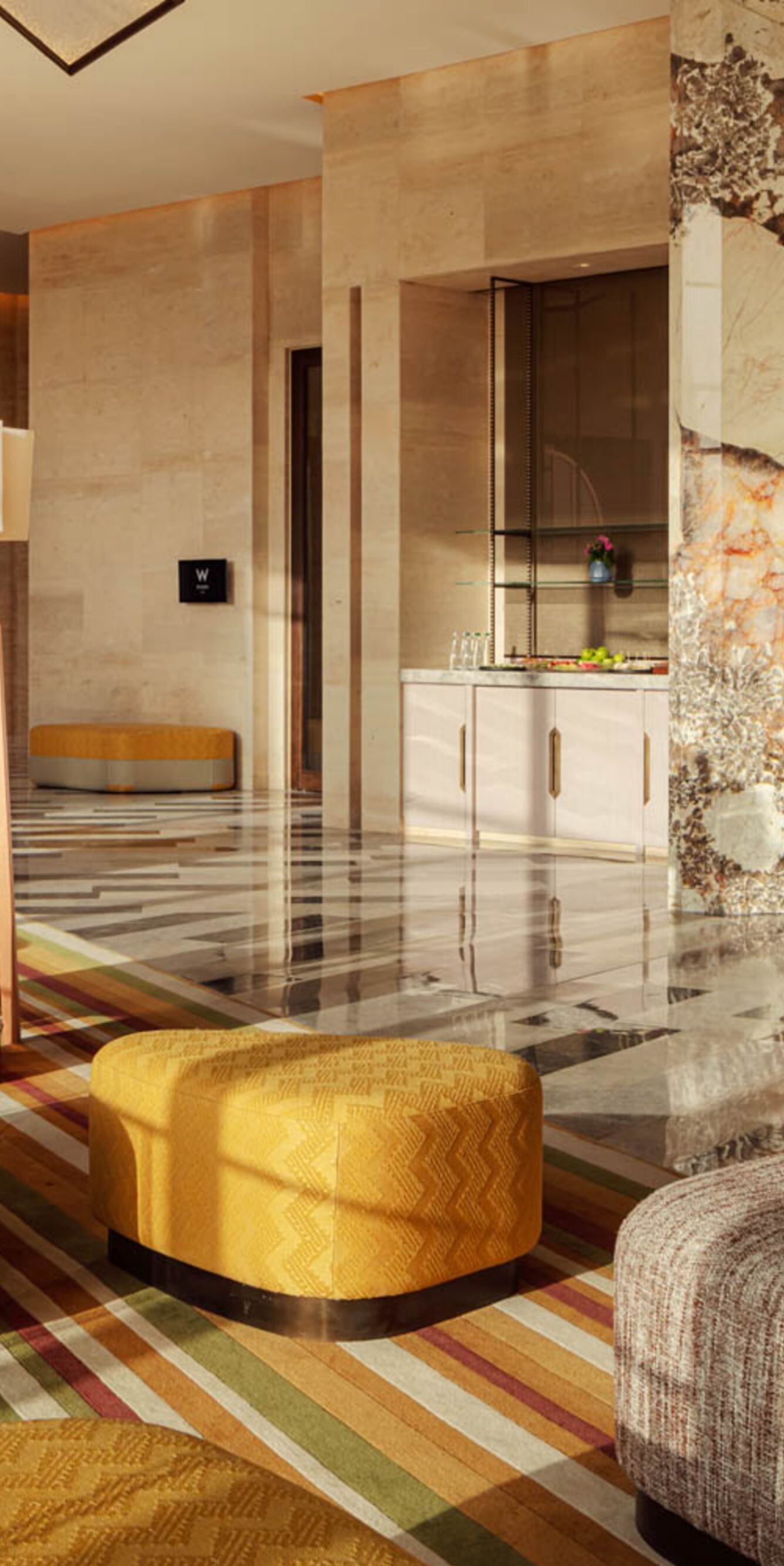 Welcoming foyer, calm and refined 