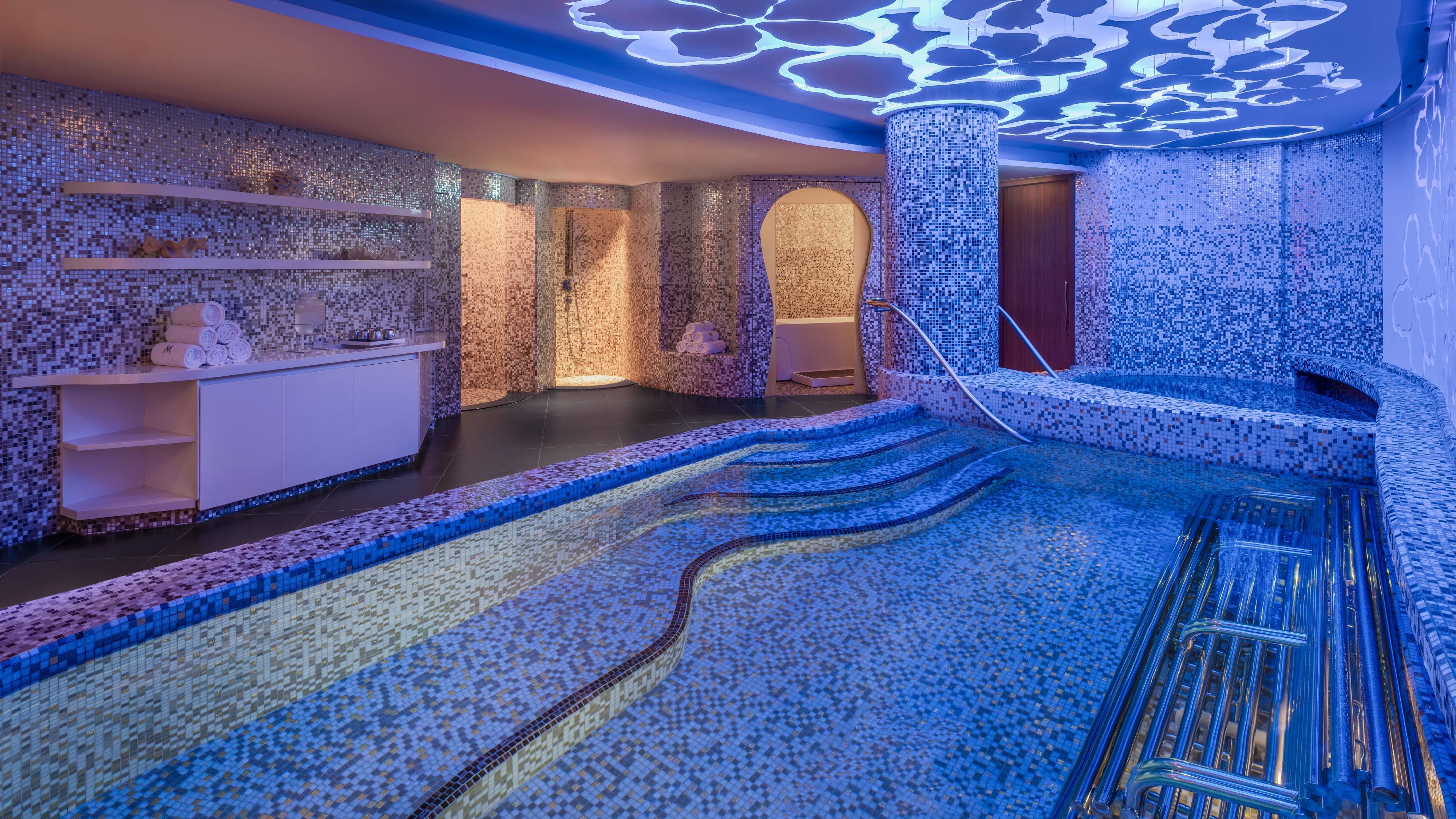 Oxygen & Red Light Recovery Retreat by AiRe