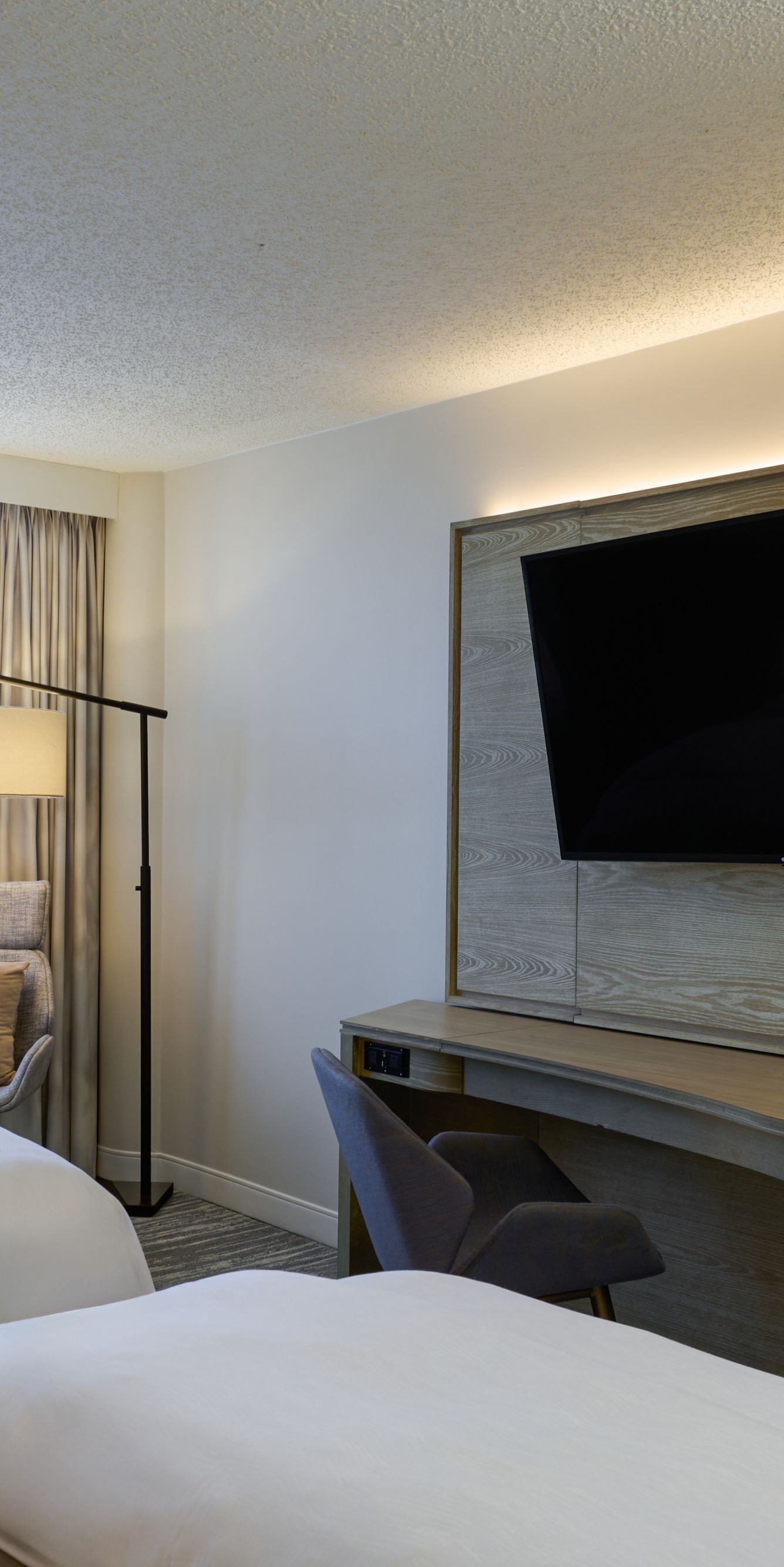 Queen bedroom one mile from the ATL airport