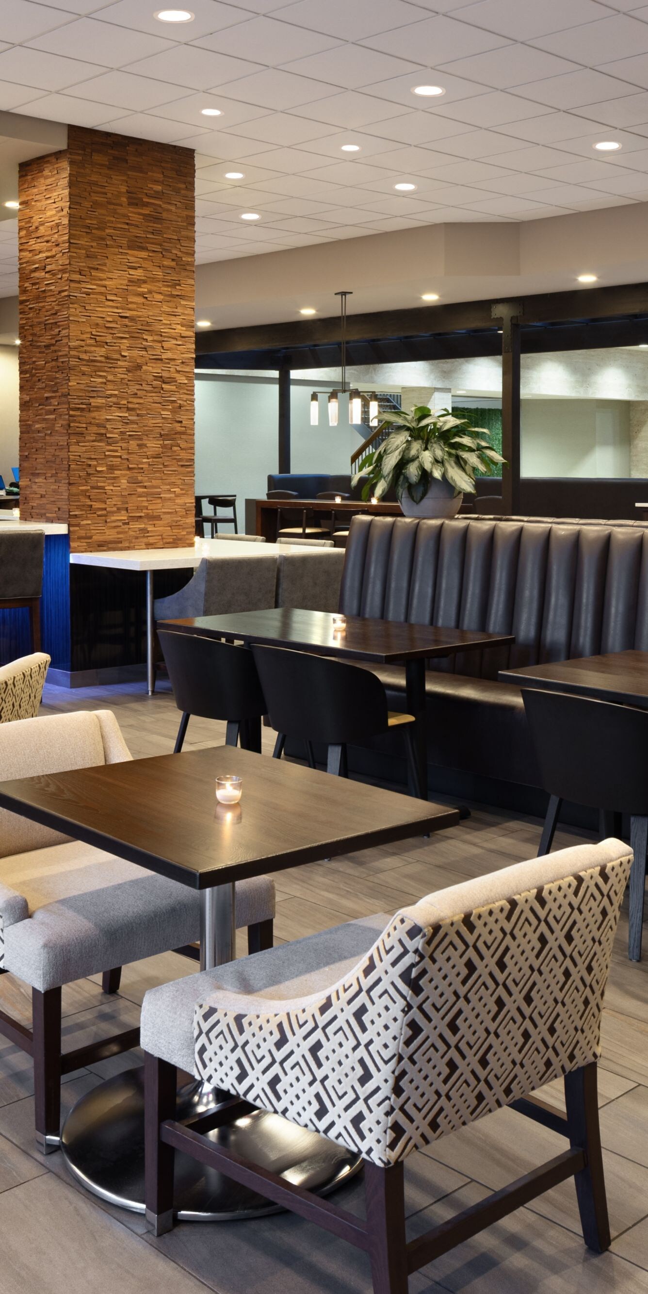 Dining lounge with booths and tables