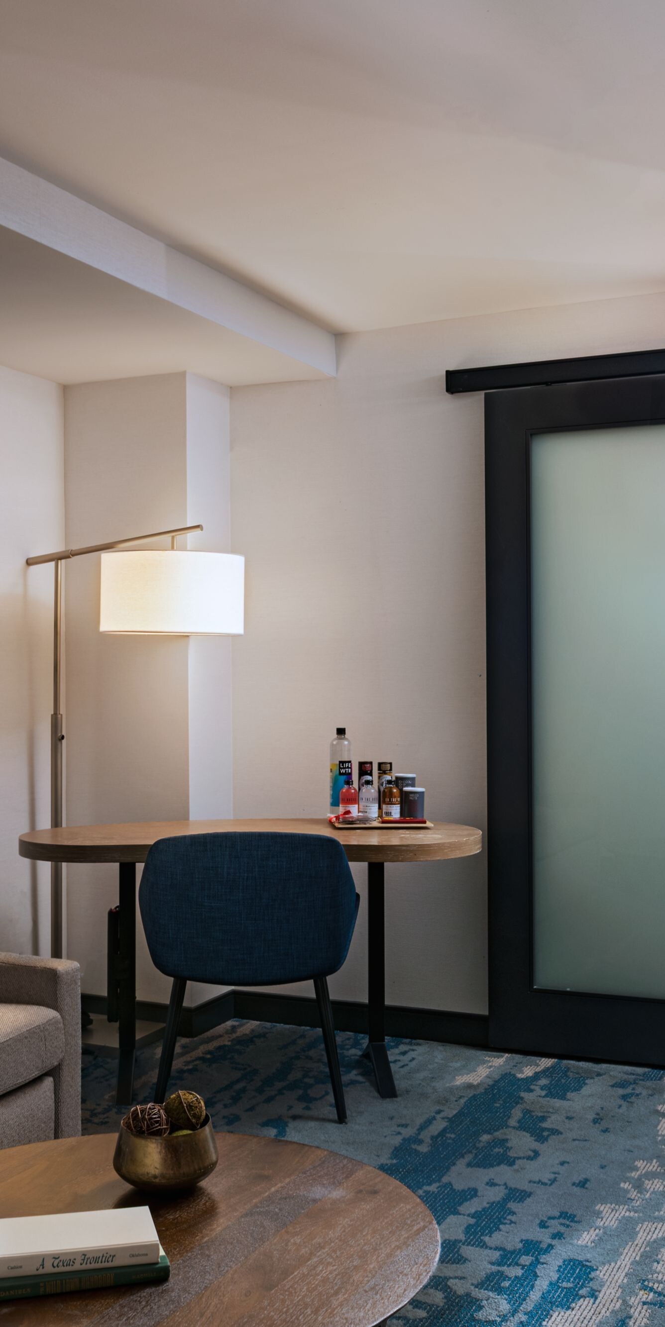 Jr suite living and work station