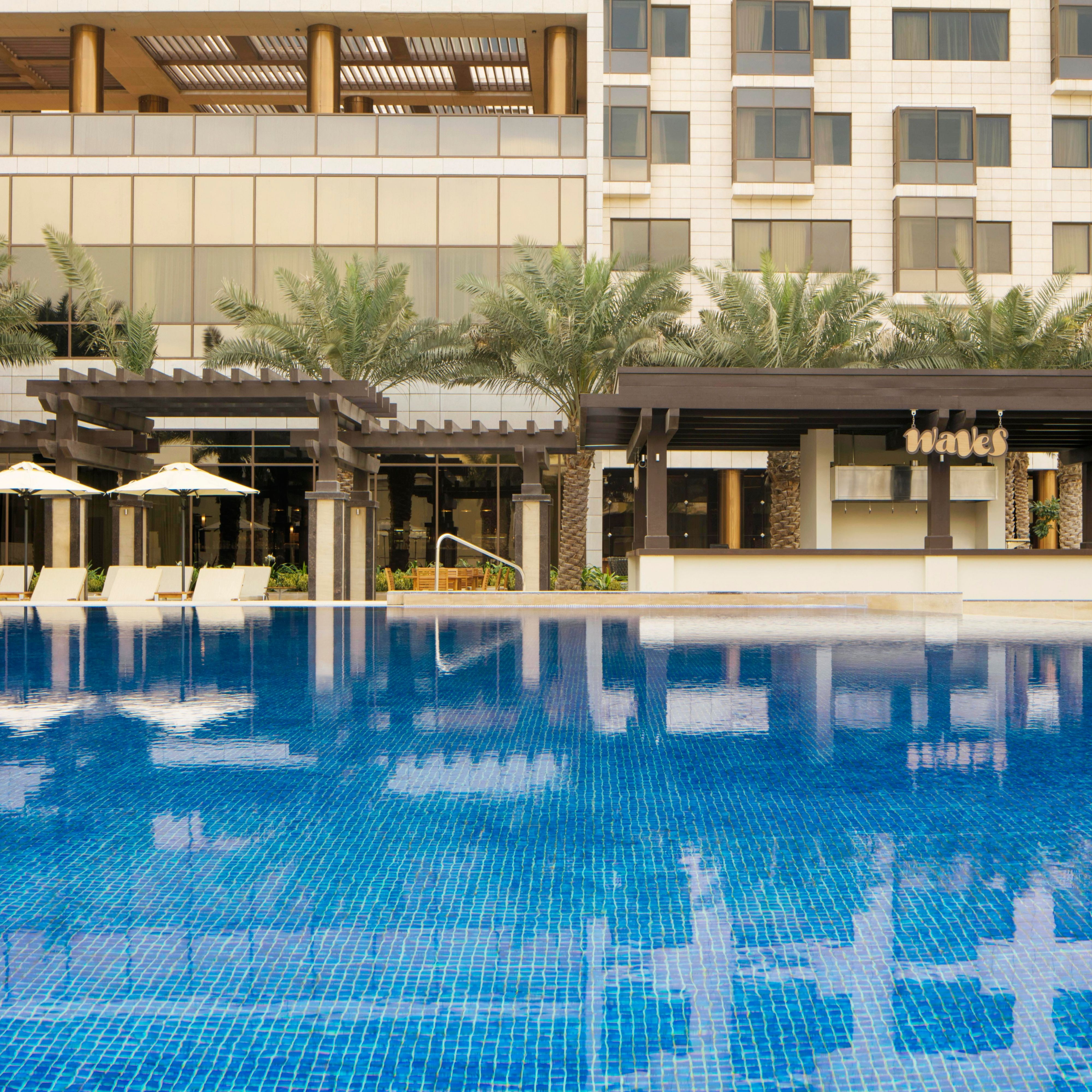 Waves Pool Bar, The Westin Doha Hotel & Spa - More Cravings by Marriott ...
