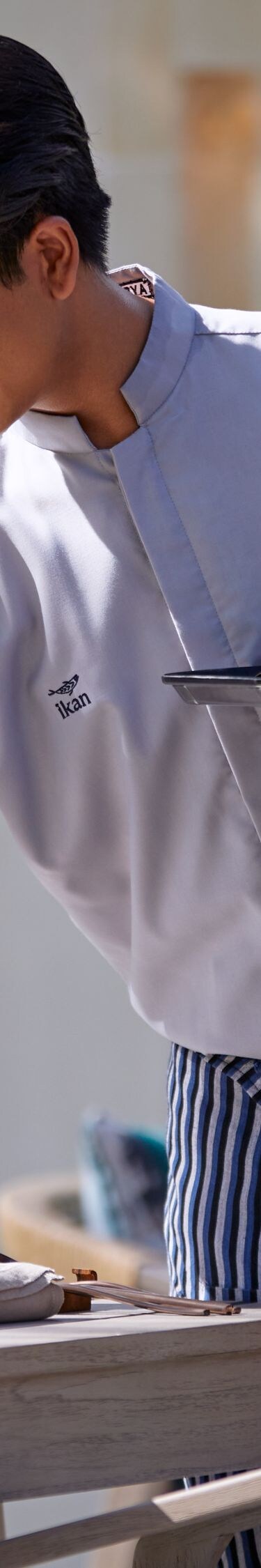 「Ikan」のウエイター