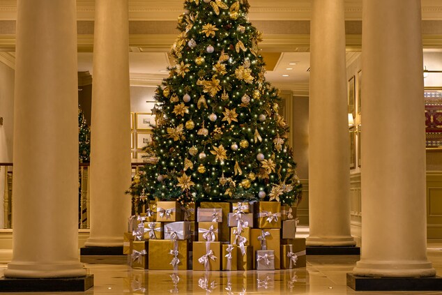 Festive-christmas-tree-lobby-hotel