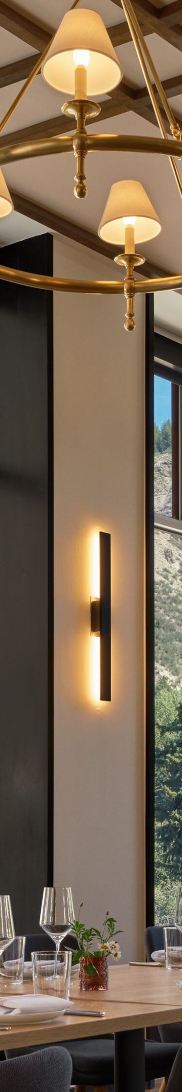 Zona de estar del restaurante junto a la ventana