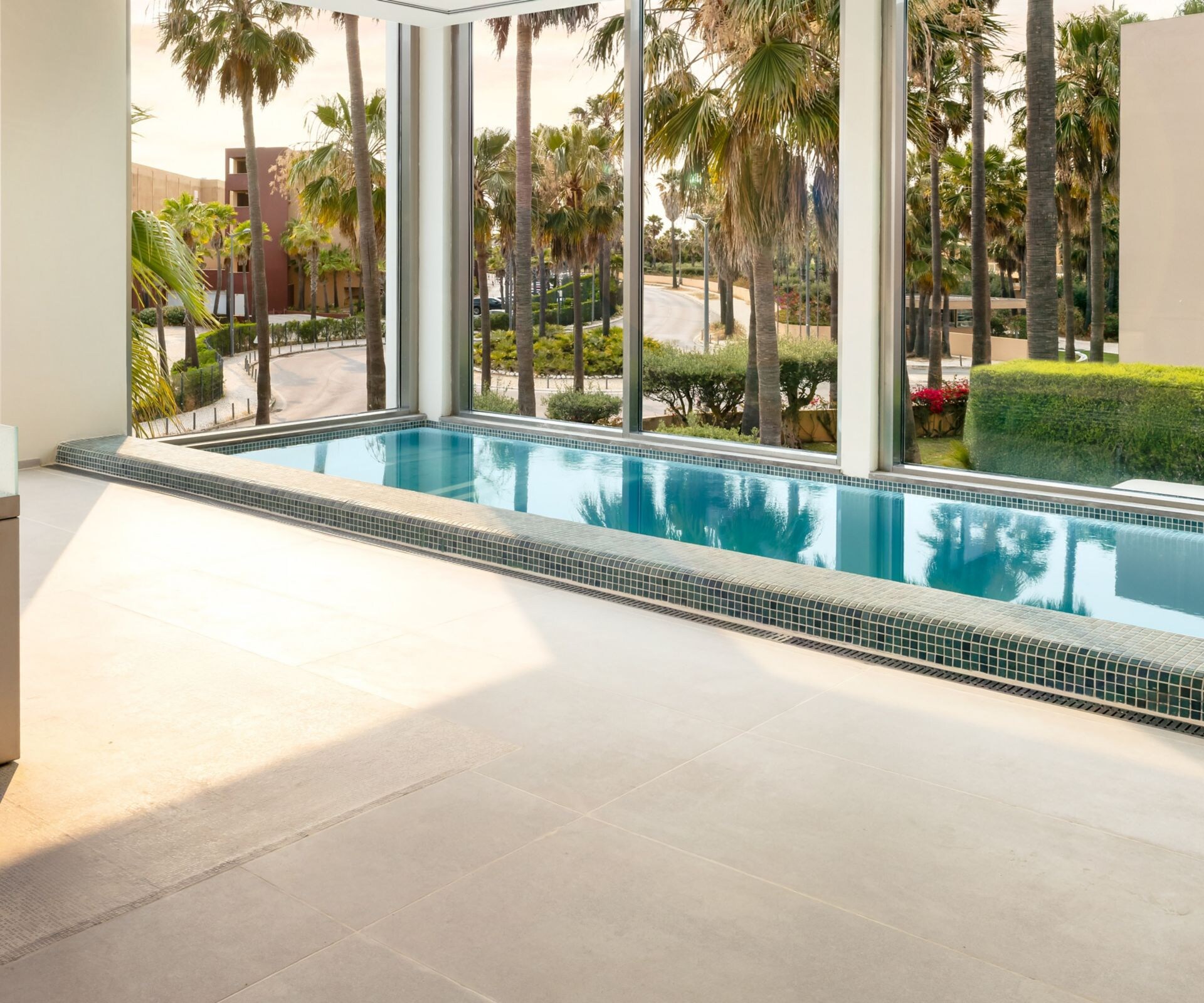 Piscina de cromoterapia coberta no The Westin Salgados Beach Resort