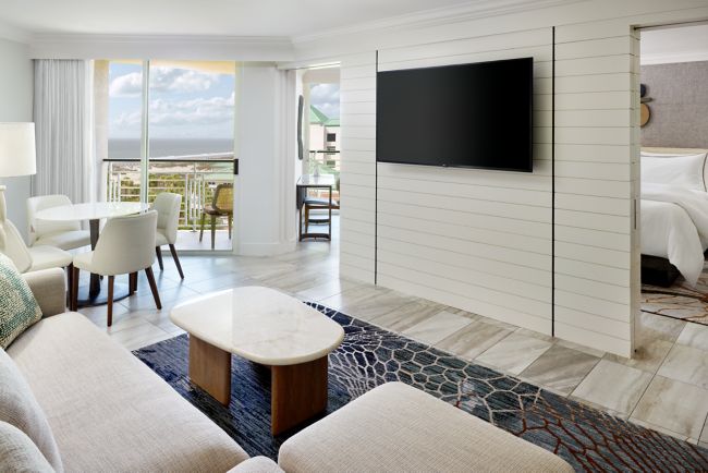 Carolina King Suite Ocean View, High Floor, Living