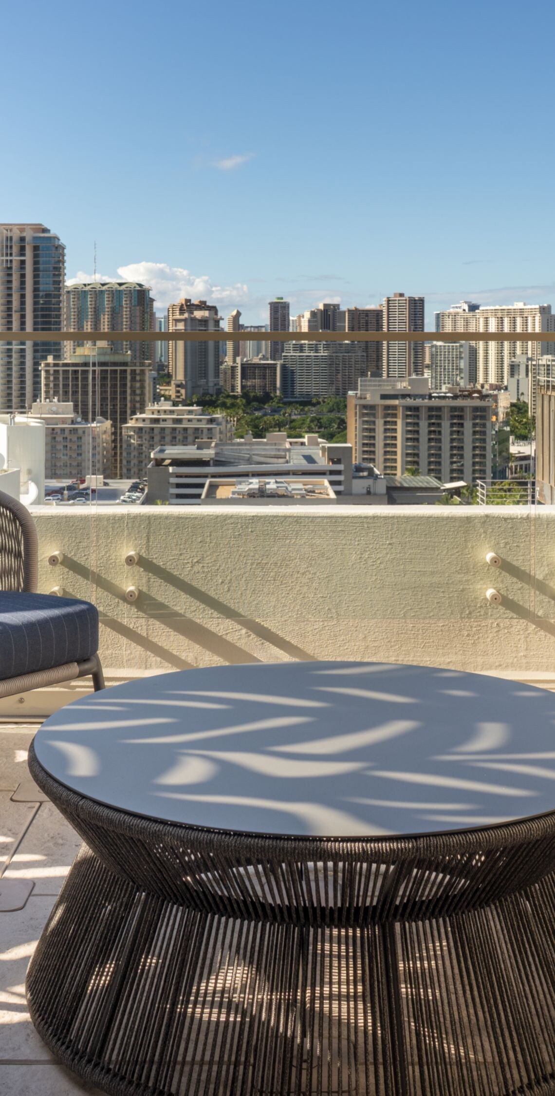 Penthouse Skyline Room thumbnail 5