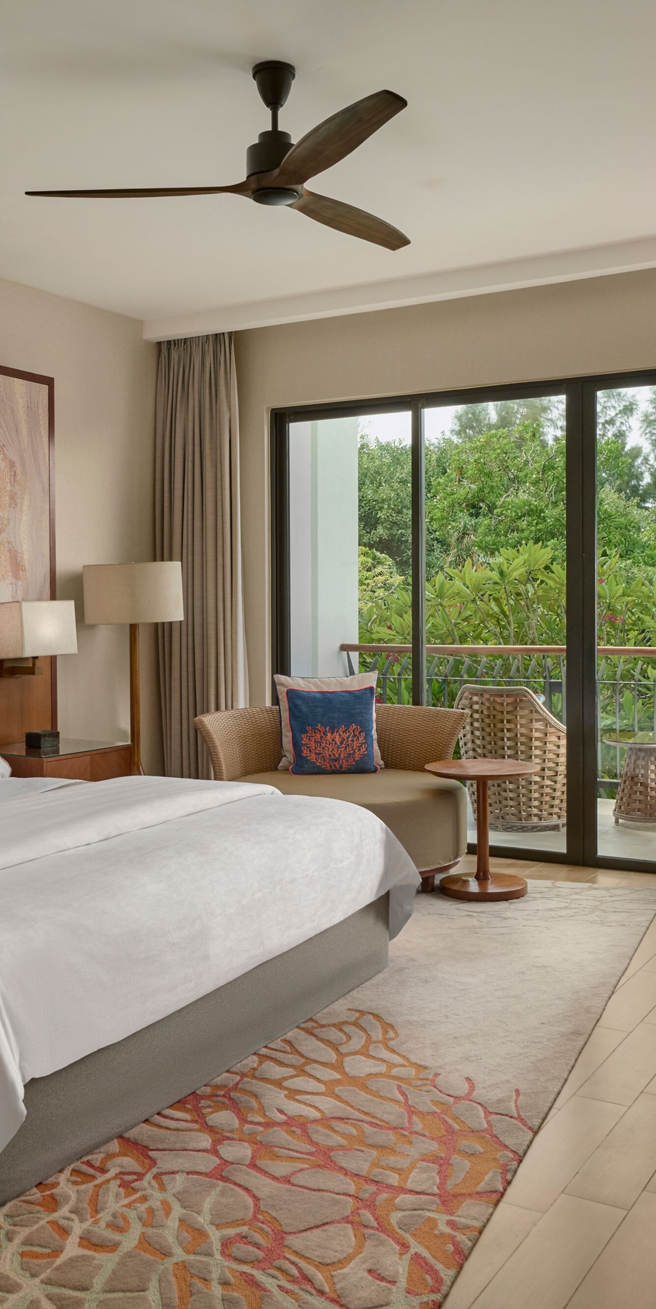 Accessible room with king bed and balcony