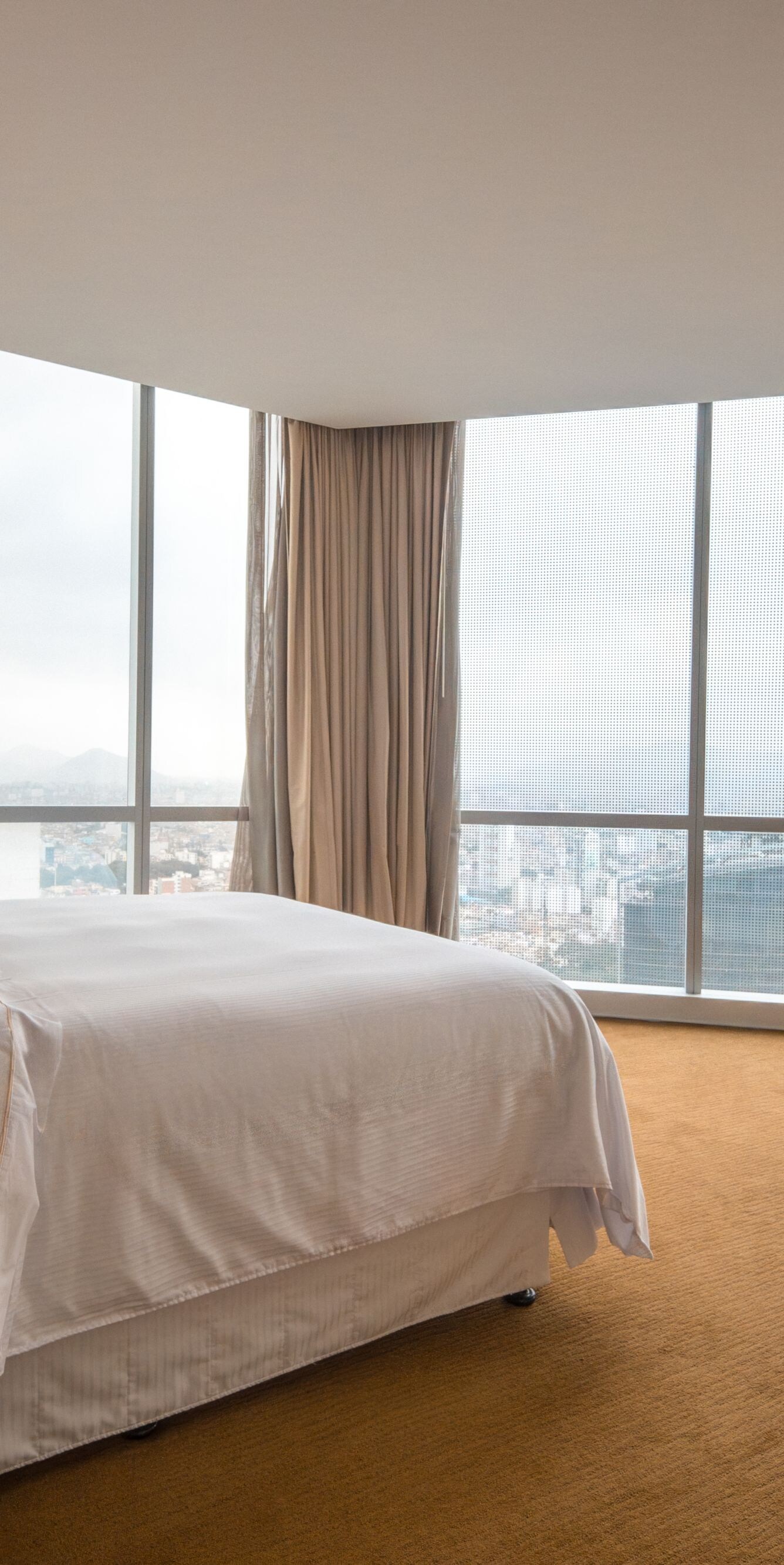 Guest room with Heavenly Bed
