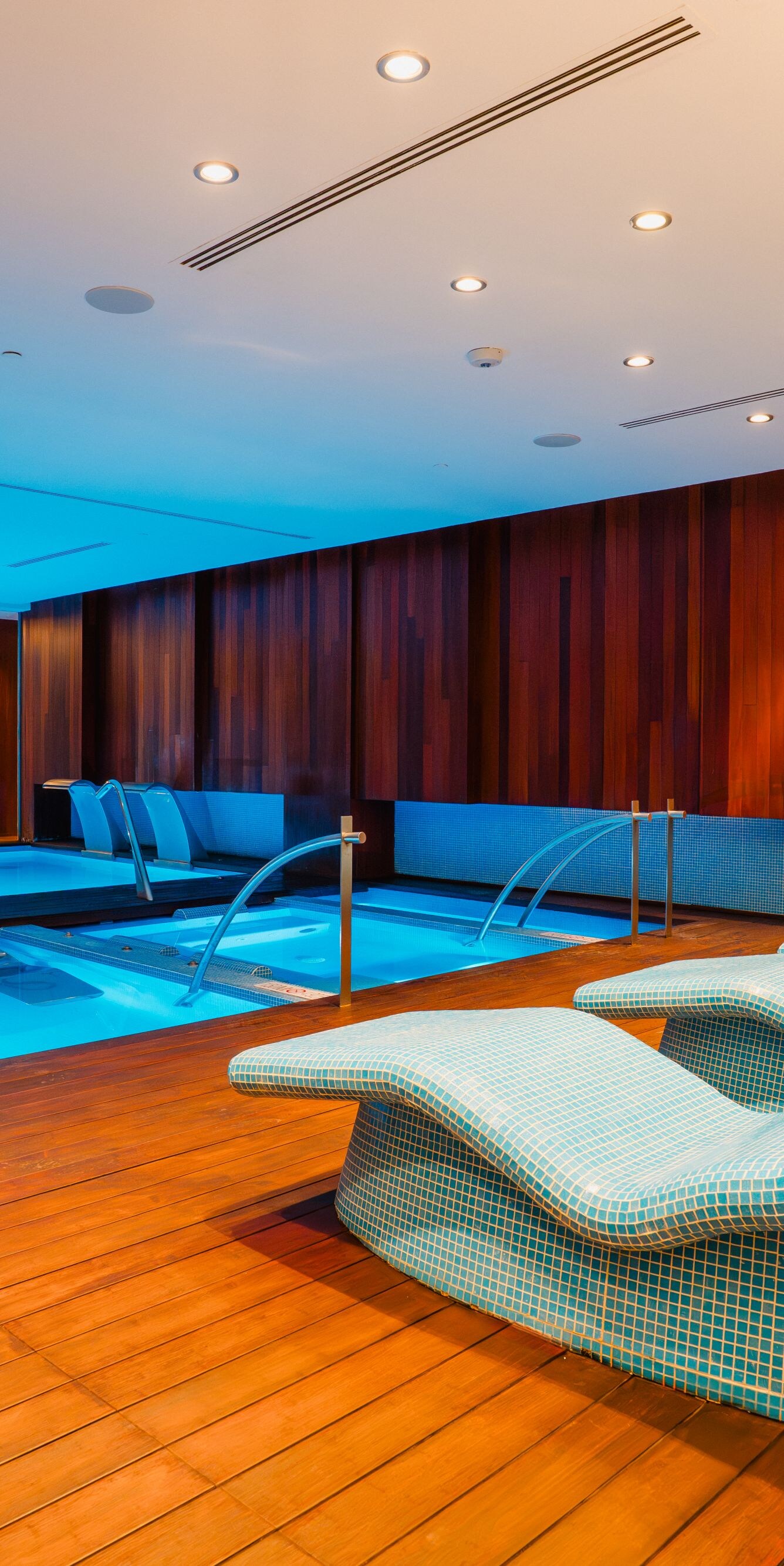 Thermal circuit pool at spa