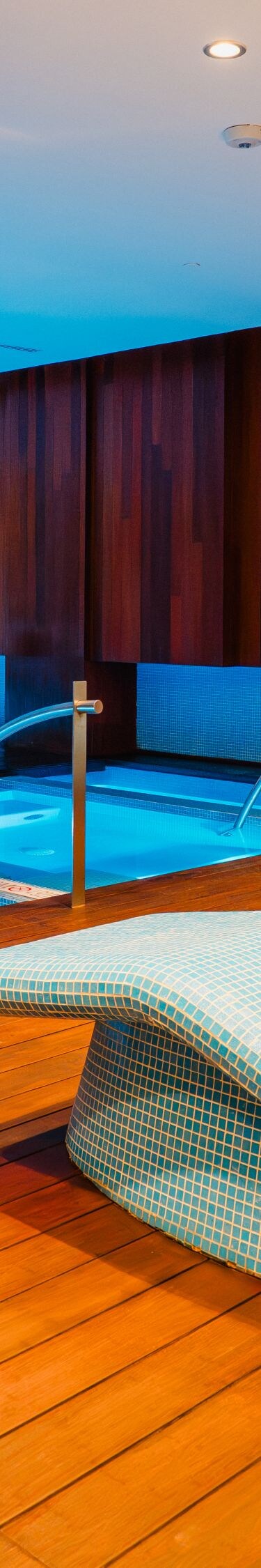 Thermal circuit pool at spa