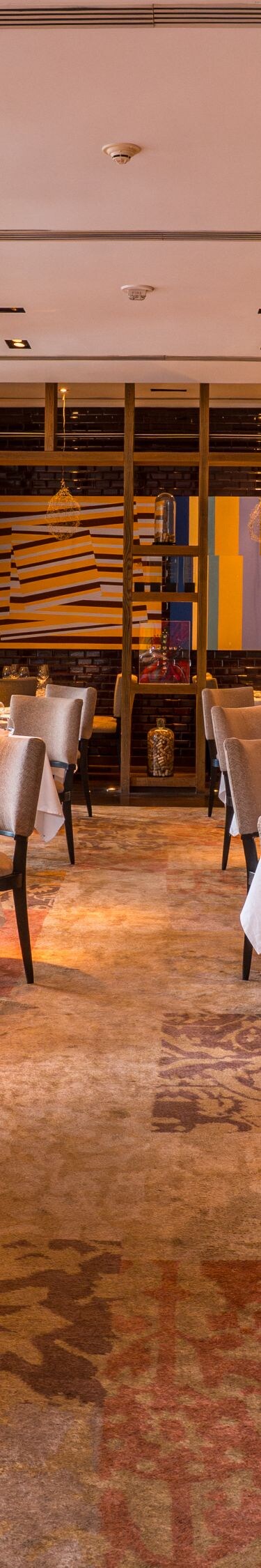 Restaurant table seating