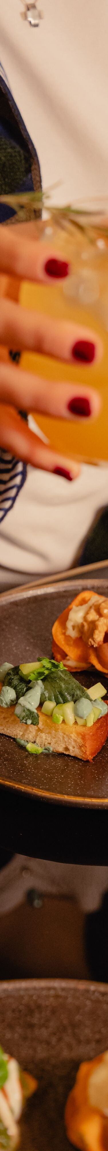 Brindisi all'aperitivo con fingerfood