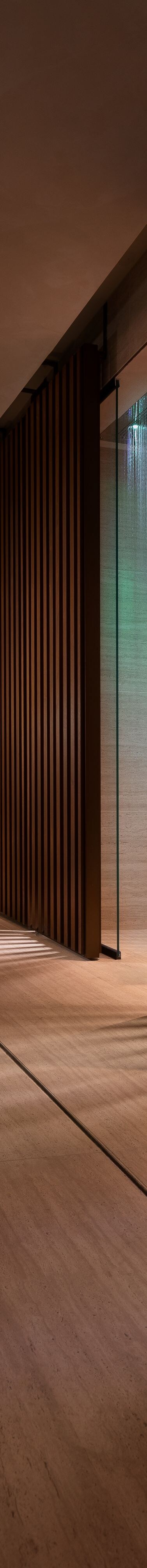 Elemento della doccia sensoriale della Tèra Spa con luci
