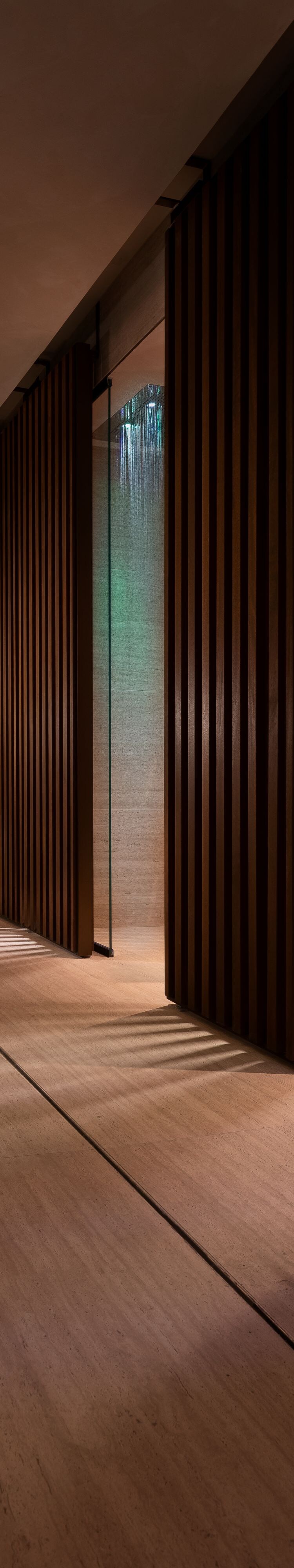 Elemento della doccia sensoriale della Tèra Spa con luci
