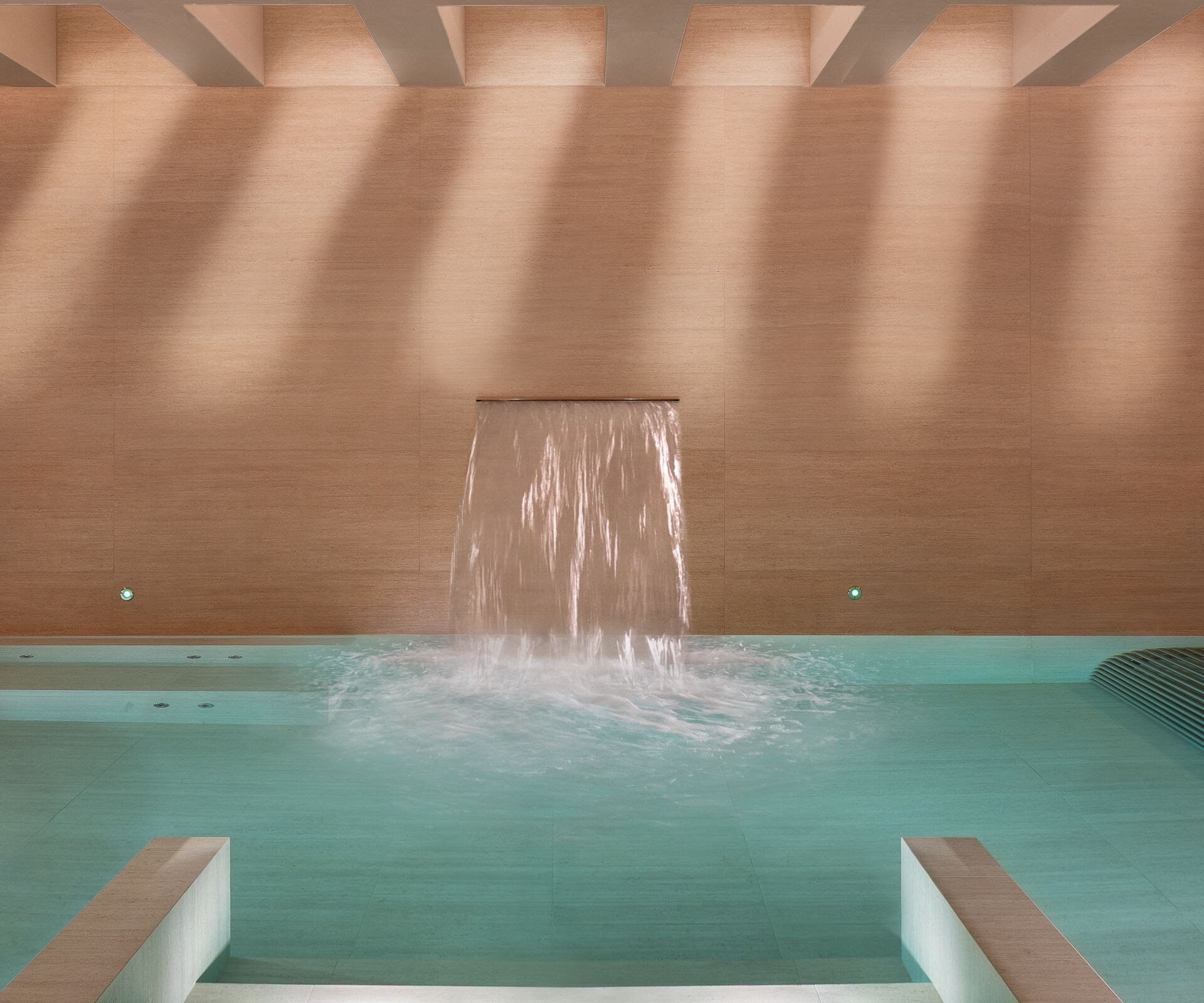 Front view of main pool with fountain feature