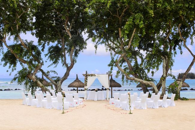 Hochzeitsaufbau am Strand