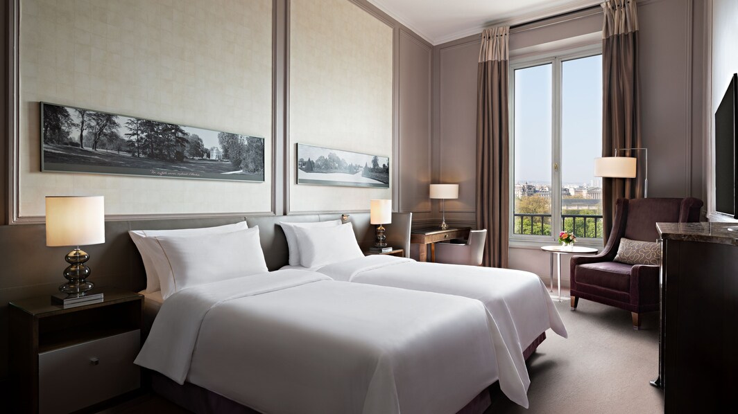 Superior Twin Room with View over Paris  