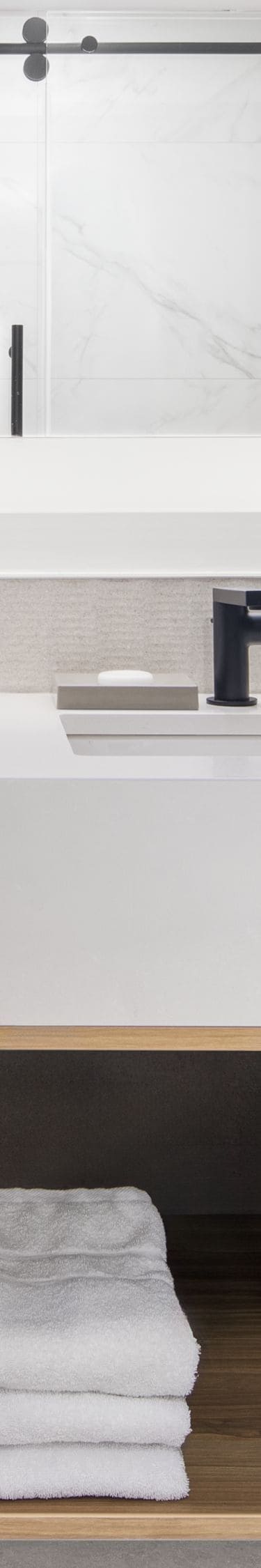 meuble de toilette avec miroir rétro-éclairé