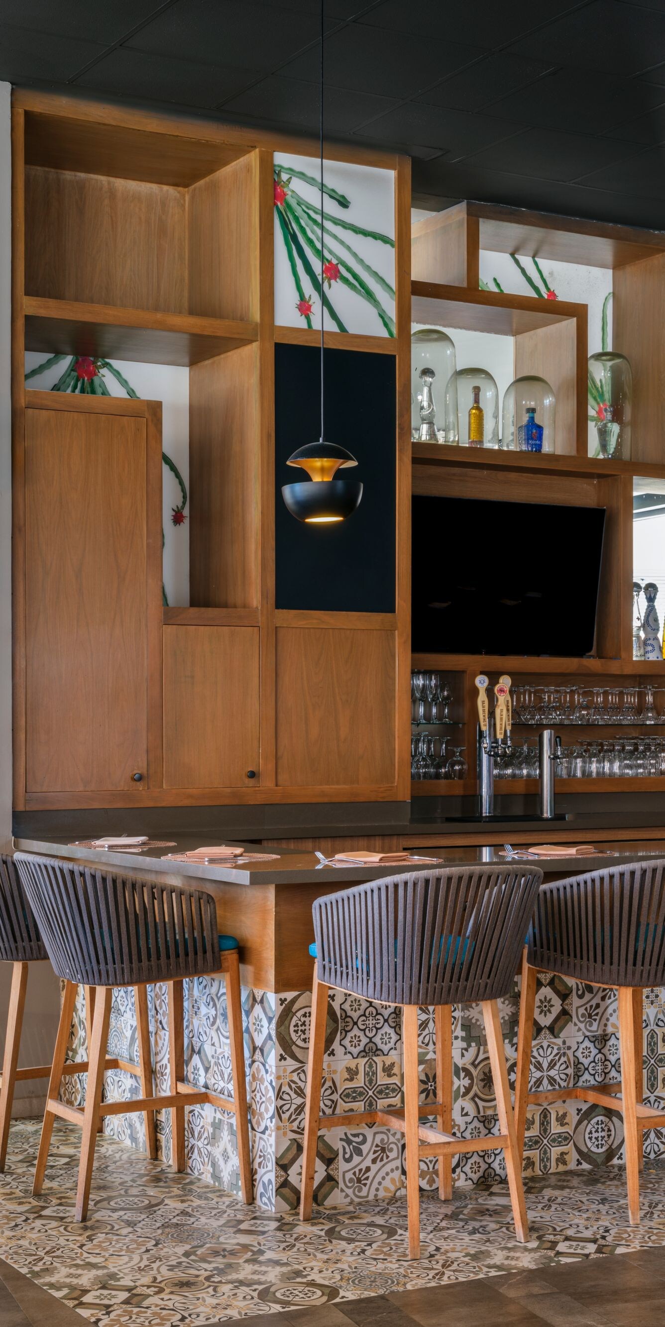 Bar and counter seating area in restaurant