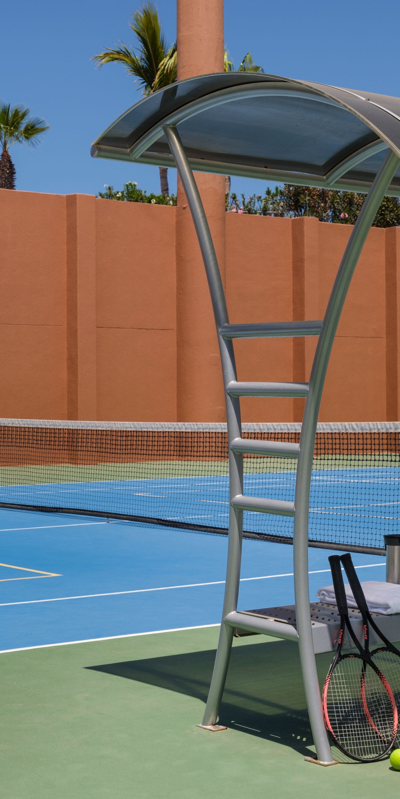 Outdoor court with tennis racquets