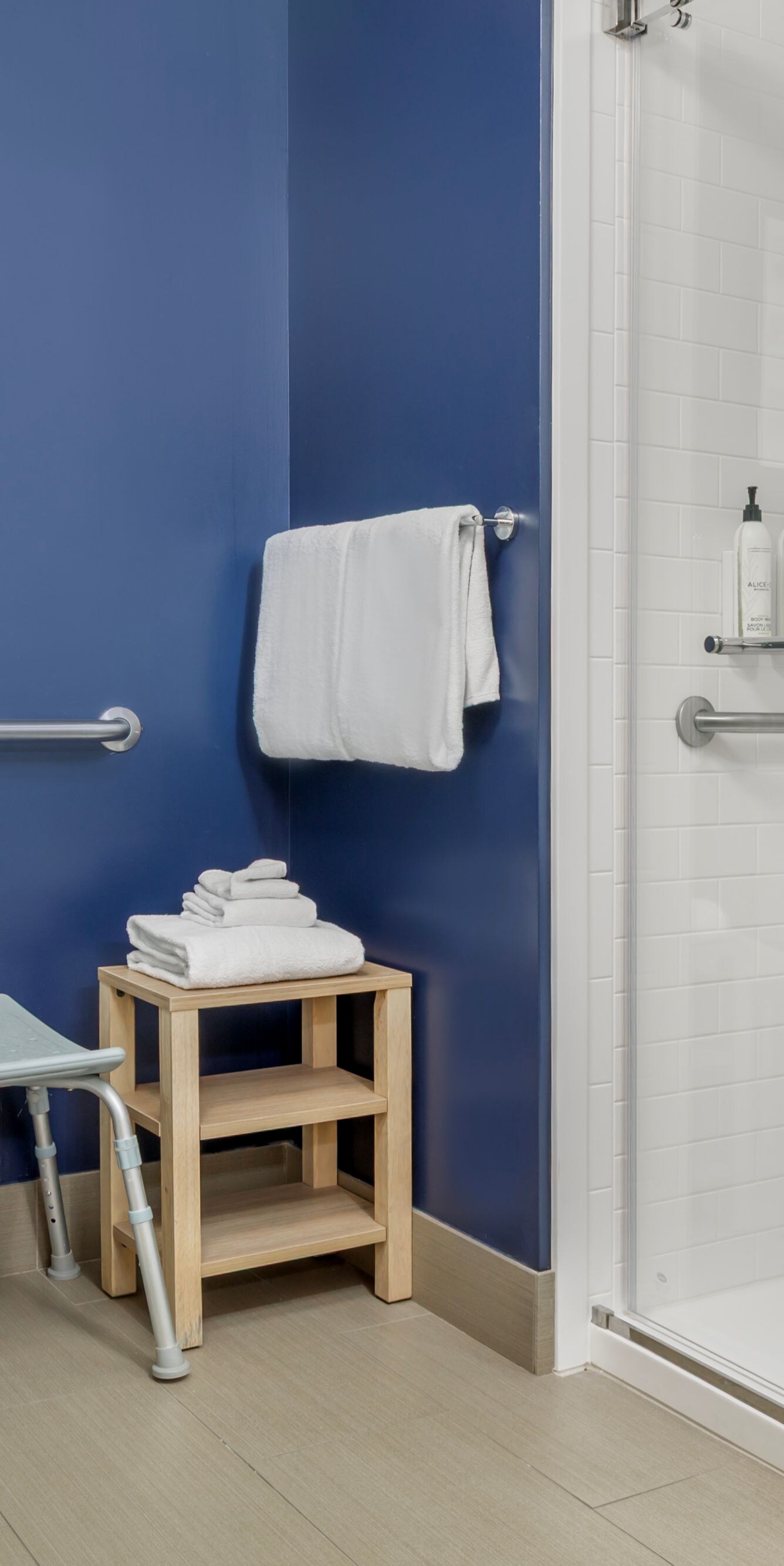 ADA King Guest Room Shower