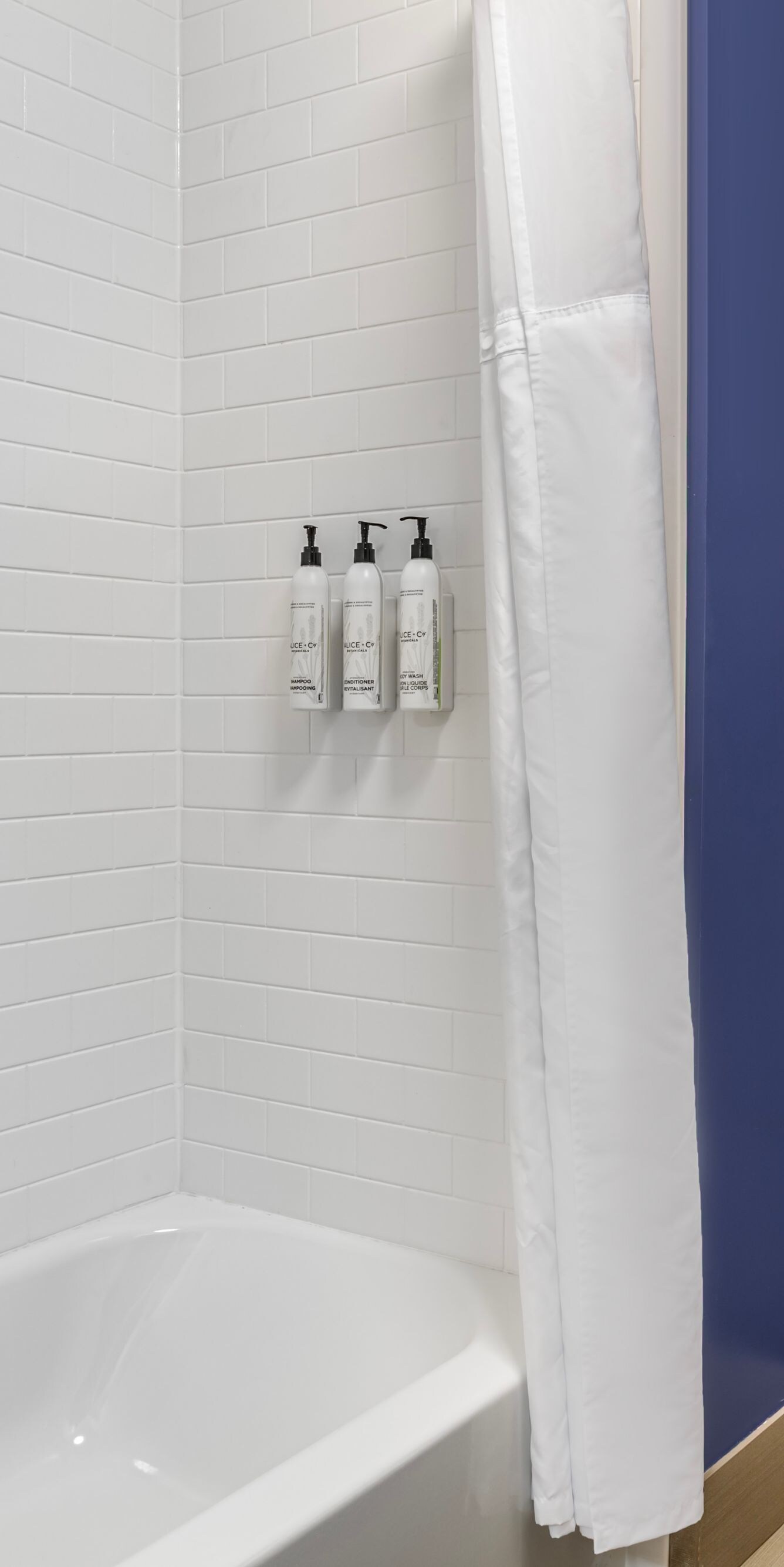 Double Queen Guest Bath
