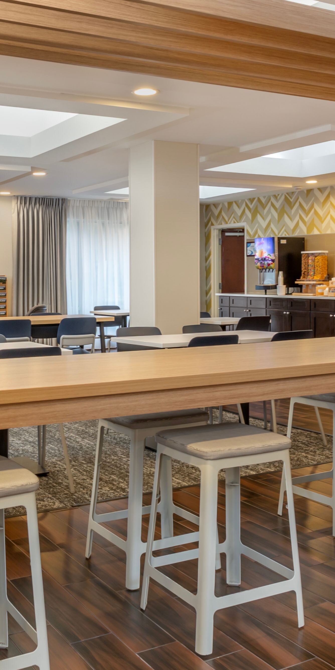 Breakfast Area Counter-Top Seating