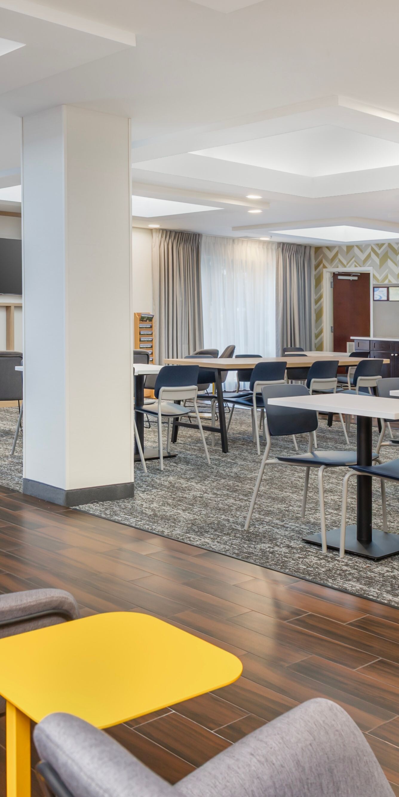 Breakfast Area with Tables and Seating