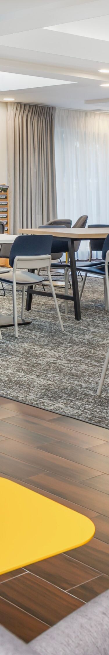 Breakfast Area with Tables and Seating