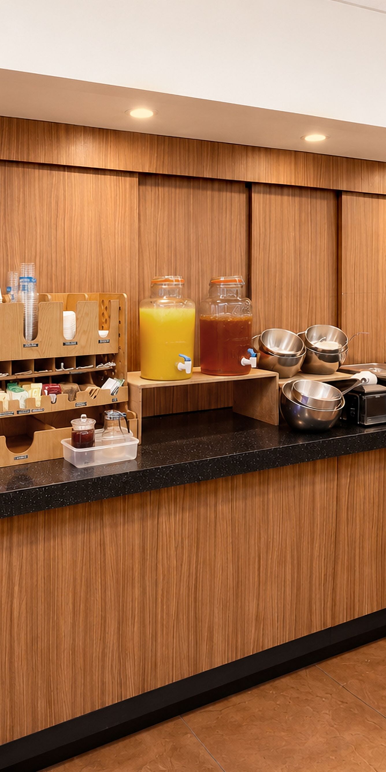 Mostrador con productos del desayuno