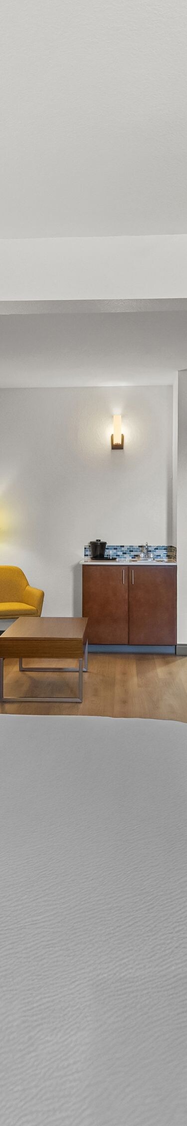 Accessible king room with arched alcove