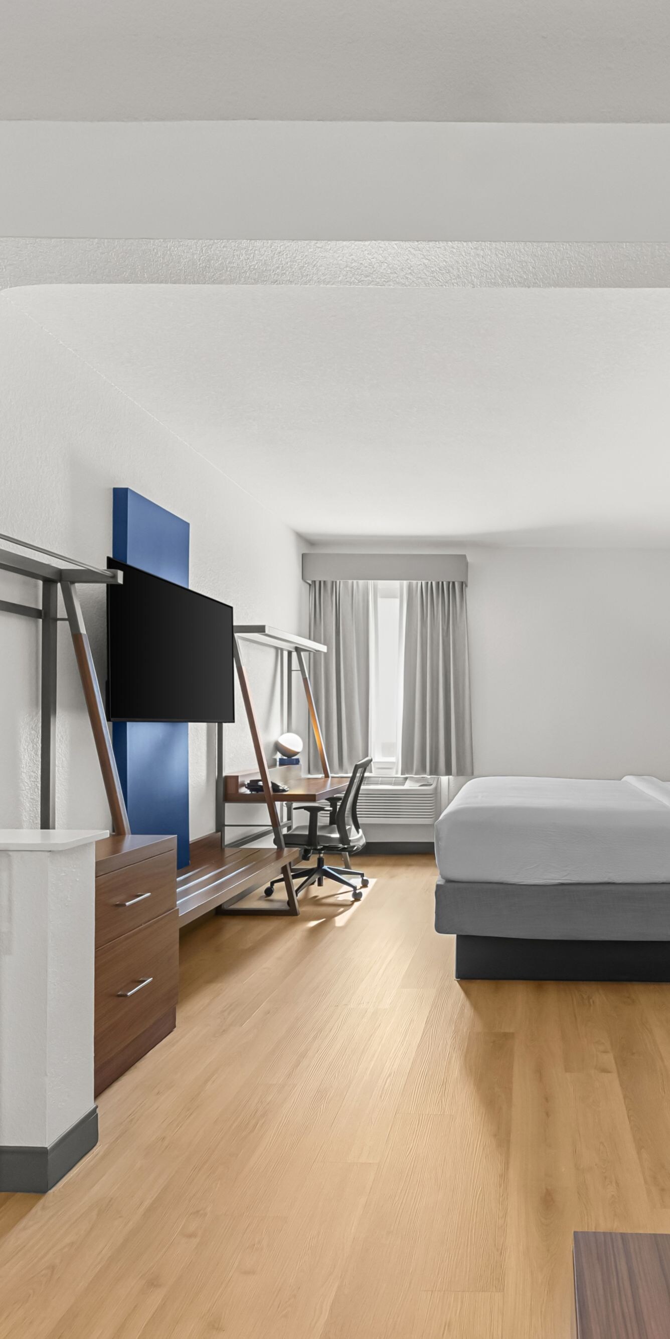 King room with wardrobe and loveseat