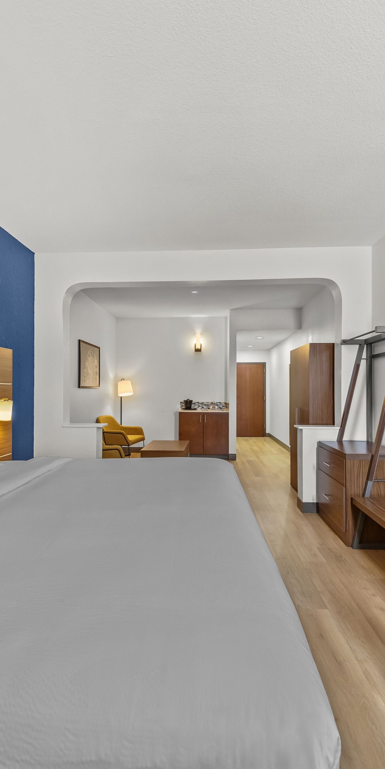 King bed with TV and sitting area
