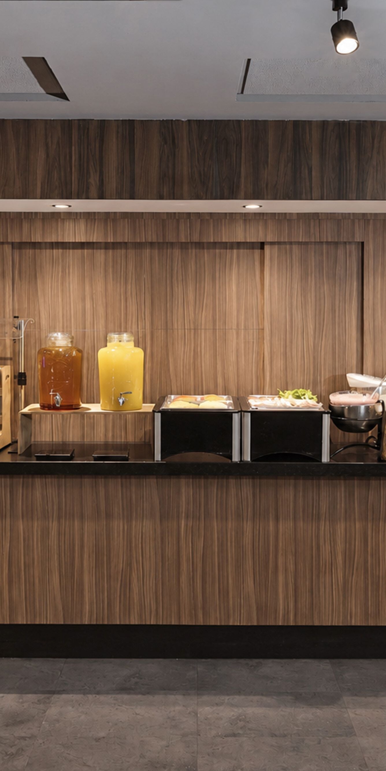 breakfast items displayed on a buttet