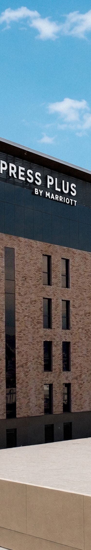 exterior del hotel de día